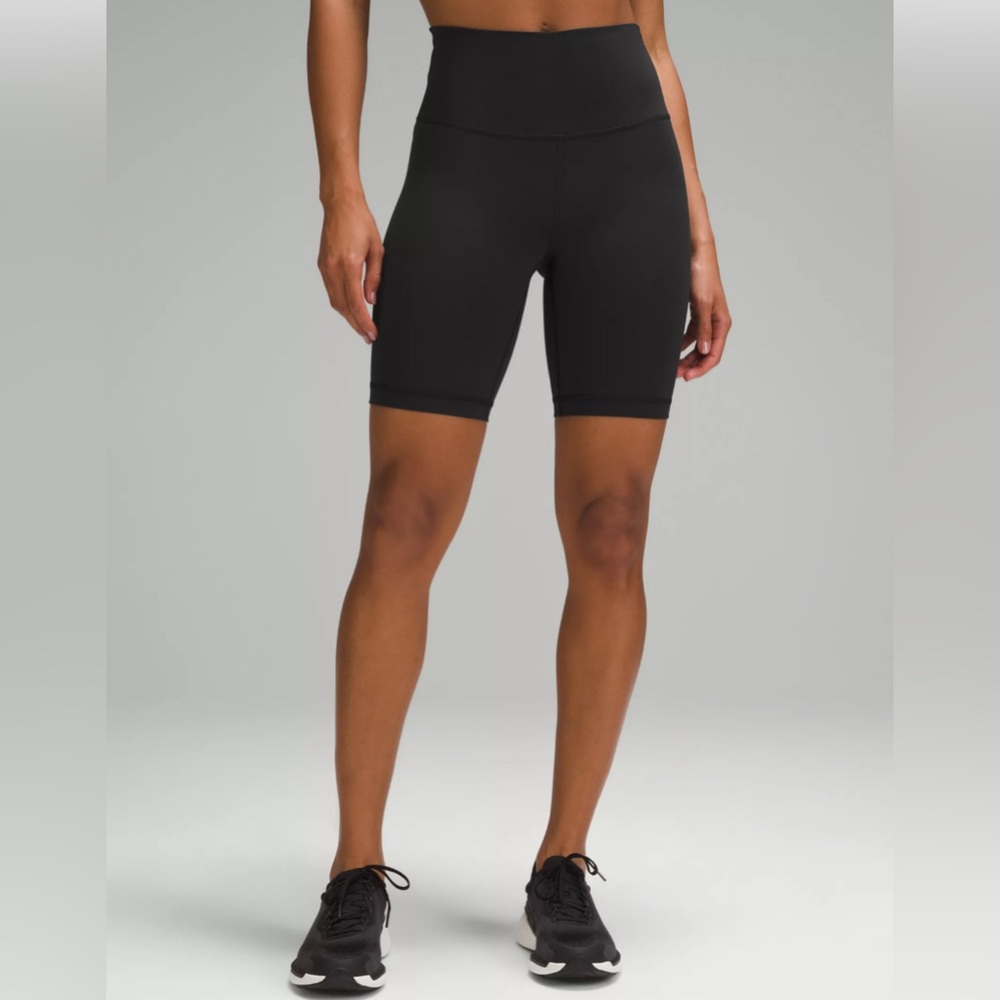Lululemon Wunder Train High-Rise Short 8", size 8, pristine condition.